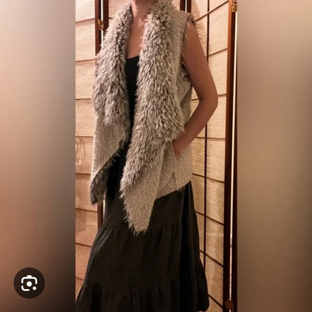 NWOT Paper Crane Mobwife Faux Furr Vest in Gray